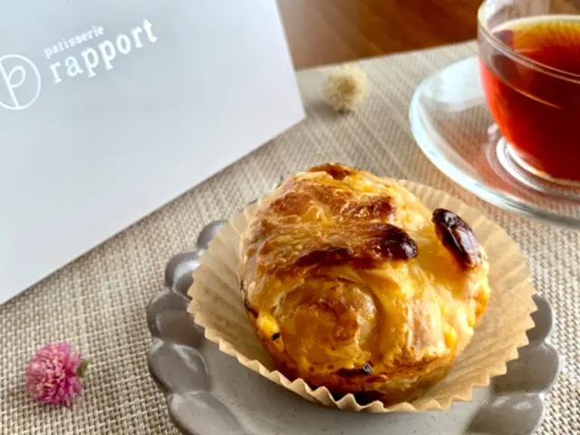 心ほぐれる、やさしいご褒美スイーツ🥮☕
「パティスリーラポール」で出会った、やさしくてしみじみ美味しいスイーツたち。紅玉りんごの自然な甘さが広がるアップルパイや、軽やかなラポールシュー、笑顔を誘うスリール…。はじめてなのに懐かしい、そんなギャップが心をそっと癒してくれます💜
季節限定スイーツも続々登場予定で、本店隣にある「CAFE UNSOURIRE」も6月に再始動！日常に寄り添うご褒美スイーツをぜひ。

👇詳しくはプロフィール（@living_matsuyama）のリンクから🔗✨
https://mrs.living.jp/ehime/town_gourmet/reporter/6207421

#愛媛スイーツ #アップルパイ #ご褒美スイーツ #愛媛カフェ #スイーツ人事部