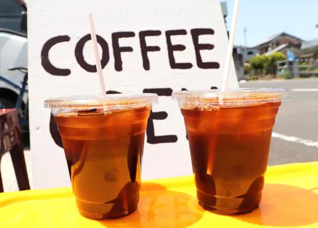 自家焙煎コーヒーと焼きたてクレープ。甘くほろ苦いひととき。

砥部町の知る人ぞ知るお店【八幡焙煎所】
クレープは注文してから一枚ずつ焼き上げるこだわりで、エスプレッソを使用したティラミス風クレープが絶品！自家焙煎のオリジナルブレンドによく合います。
夏にはエスプレッソソースの「かき氷」も登場するから見逃せない！

【八幡焙煎所】が気になった方は、プロフィール（@living_matsuyama）のリンクからチェック🔗✨
https://mrs.living.jp/ehime/town_gourmet/reporter/6214459

#愛媛カフェ #自家焙煎珈琲 #愛媛スイーツ #ティラミスクレープ #親子でカフェタイム