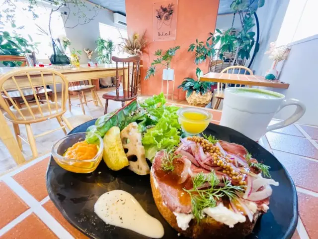朝カフェで“心とカラダ”を整える🌿

花屋の奥にひっそり佇むカフェ【b.i.e.l】がリニューアルオープン。
月替わりのメニューは、栄養も美味しさも満点。朝9時からの営業で、心とカラダにやさしい時間を届けてくれます。
静かな朝に、美味しい食事と、“自分を整える”特別なひとときを☀️🍽️

👇詳しくはプロフィール（@living_matsuyama）のリンクから🔗✨
https://mrs.living.jp/ehime/town_gourmet/reporter/6226535

#松山カフェ #朝時間の過ごし方  #朝カフェ  #ご褒美モーニング  #大人カフェ