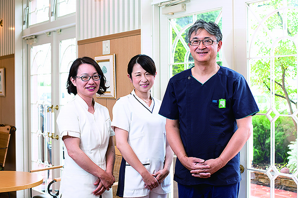 福井院長（右）のほか、午前中には小泉医師（中央）と平塚医師（左）が診察。不妊治療や婦人科検診を行っている
