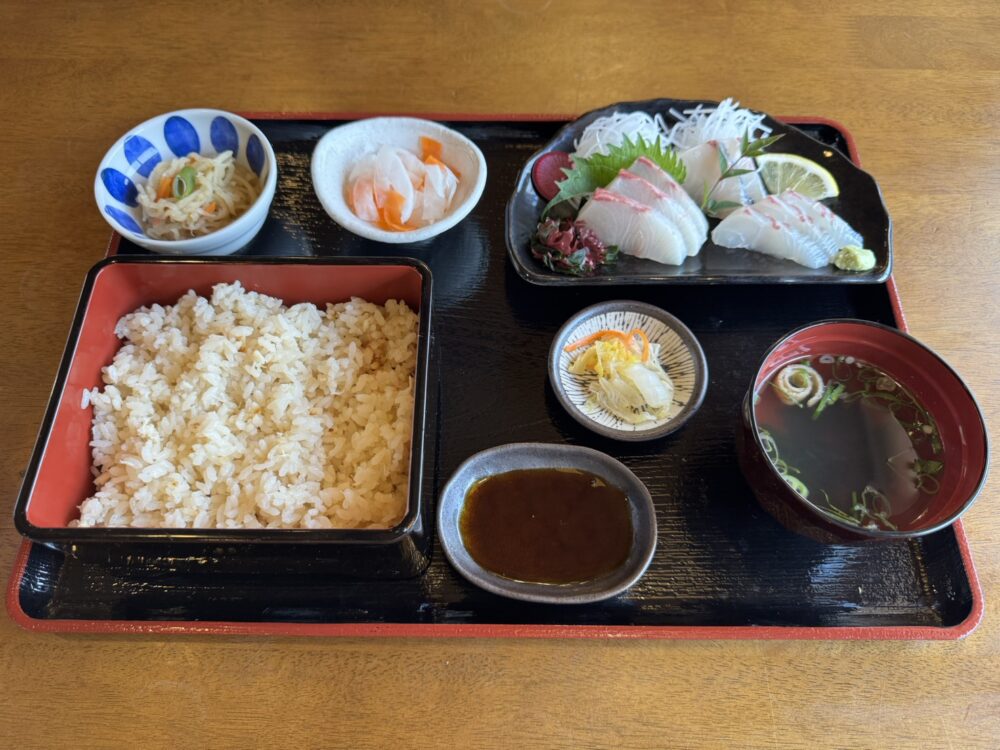 お食事処 亀八(かめはち)